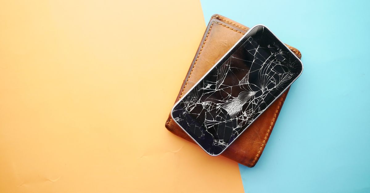 Handy Display gesprungen – Smartphone mit zersprungenem Bildschirm