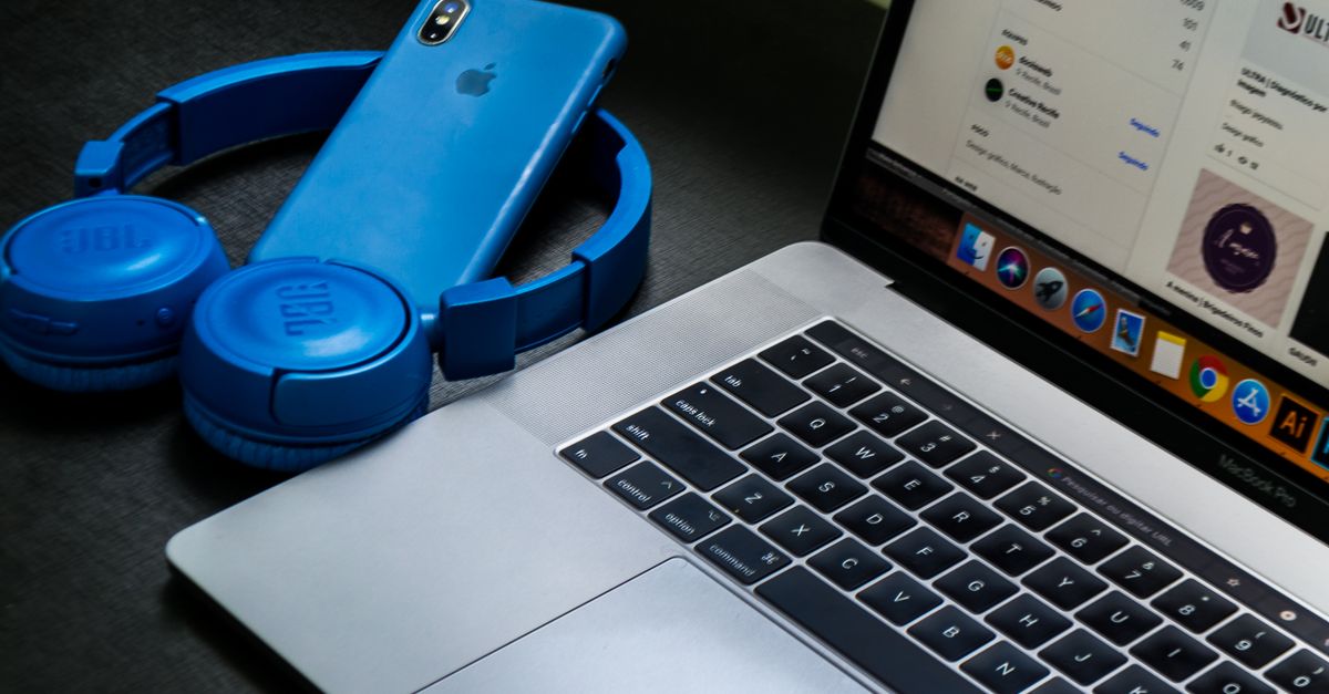 Handy Bluetooth funktioniert nicht – Bluetooth-Kopfhoerer neben Laptop