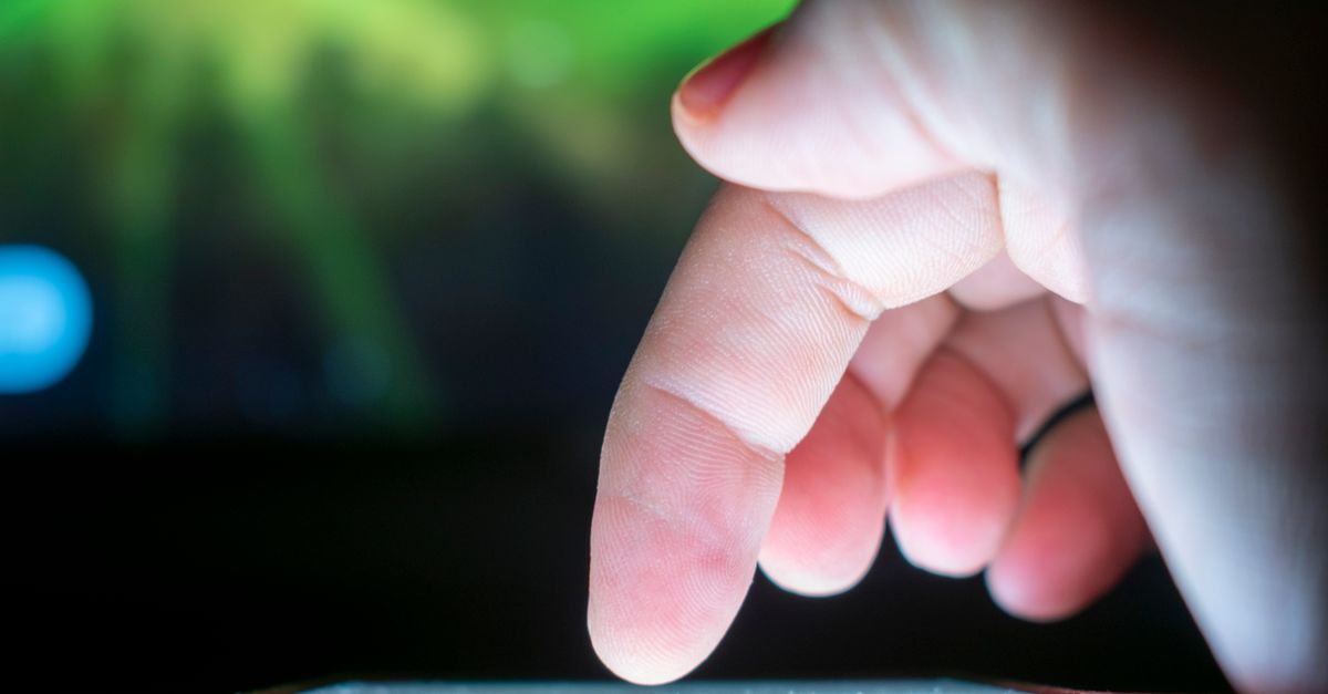iPhone Home Button defekt – Finger auf Smartphone-Touchscreen